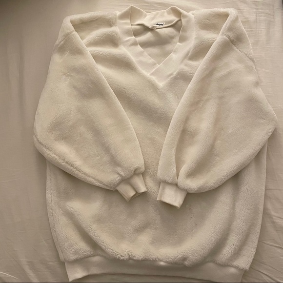 White top - Picture 2 of 4